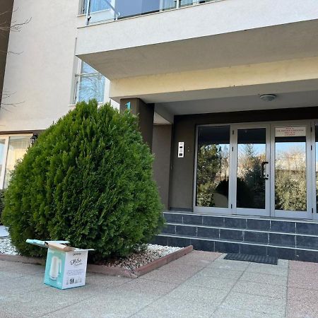 Tranzzzit Airport Apartment Otopeni Exterior photo